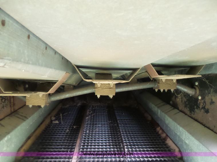 image for item CD9416 Gleaner A combine