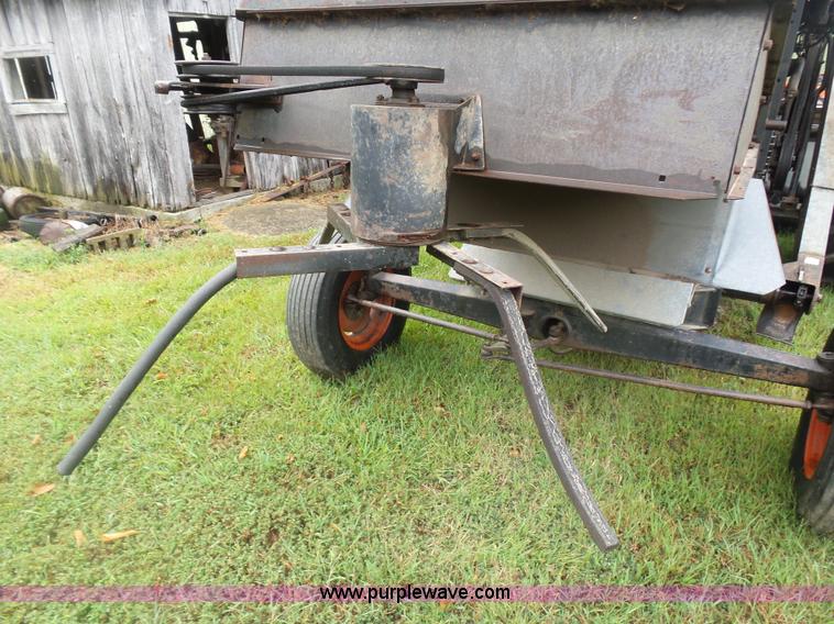 image for item CD9416 Gleaner A combine