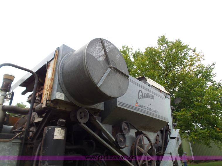 image for item CD9416 Gleaner A combine