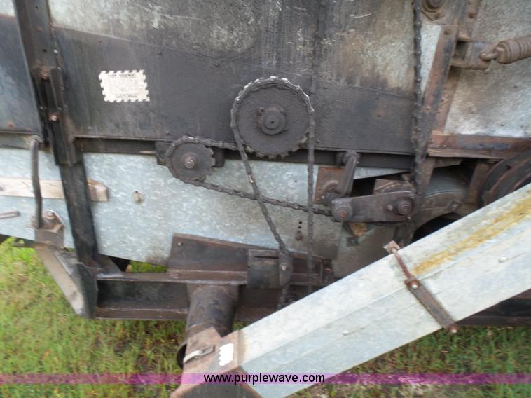 image for item CD9416 Gleaner A combine