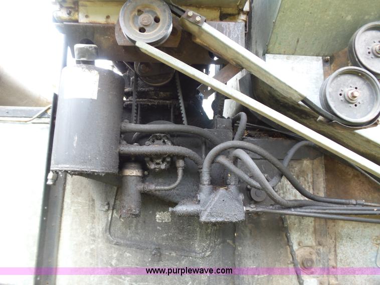 image for item CD9416 Gleaner A combine