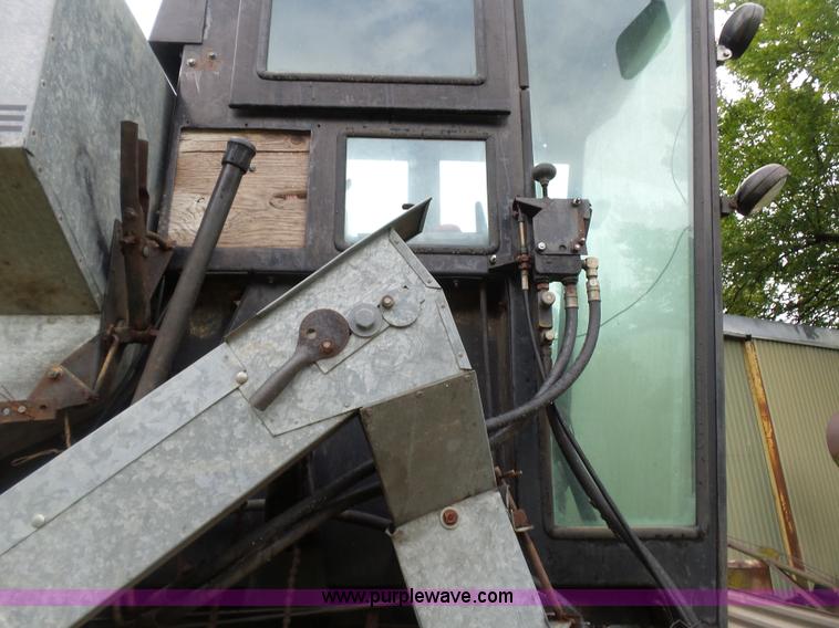 image for item CD9416 Gleaner A combine