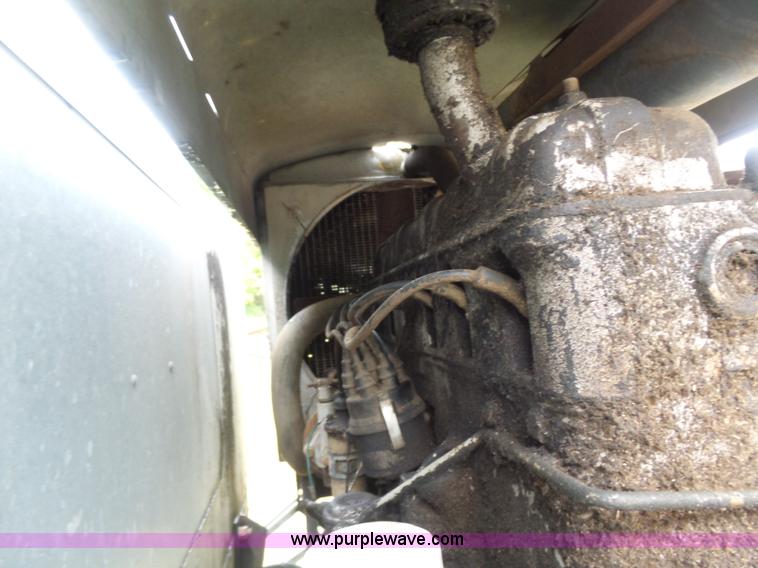 image for item CD9416 Gleaner A combine