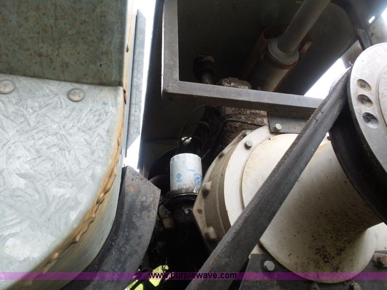 image for item CD9416 Gleaner A combine