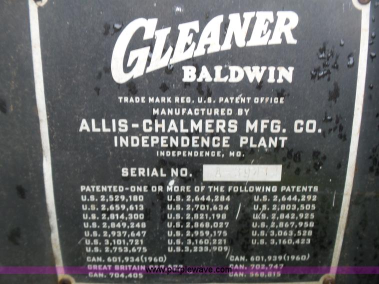 image for item CD9416 Gleaner A combine