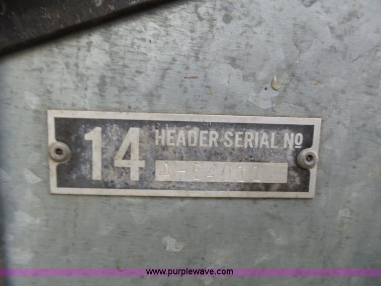 image for item CD9416 Gleaner A combine