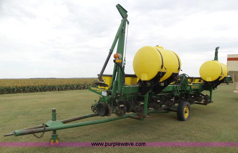 image for item DA4500 1998 John Deere 1700 Max Emerge Plus Vacumeter no-till planter