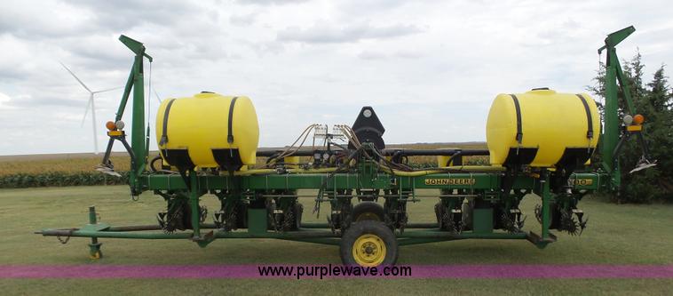 image for item DA4500 1998 John Deere 1700 Max Emerge Plus Vacumeter no-till planter