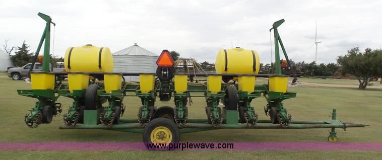 image for item DA4500 1998 John Deere 1700 Max Emerge Plus Vacumeter no-till planter