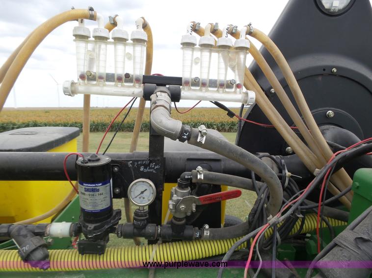 image for item DA4500 1998 John Deere 1700 Max Emerge Plus Vacumeter no-till planter