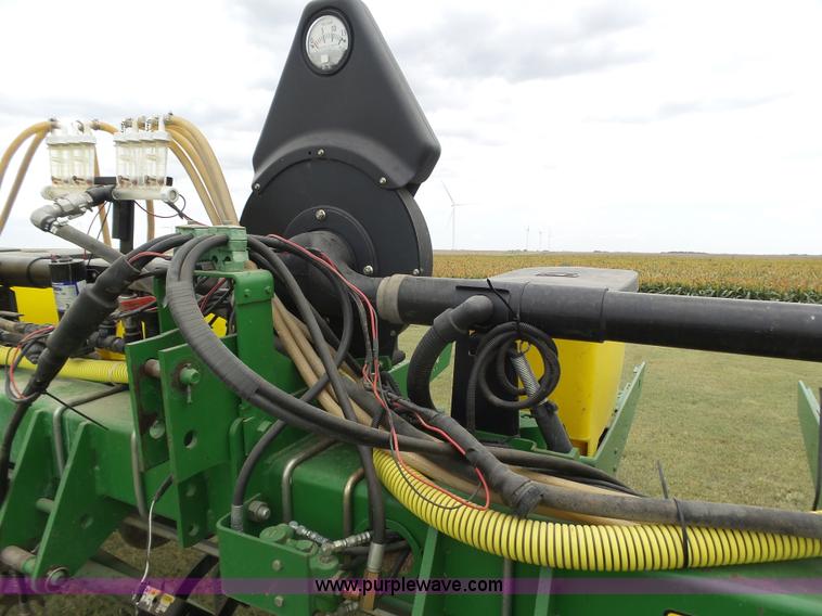 image for item DA4500 1998 John Deere 1700 Max Emerge Plus Vacumeter no-till planter