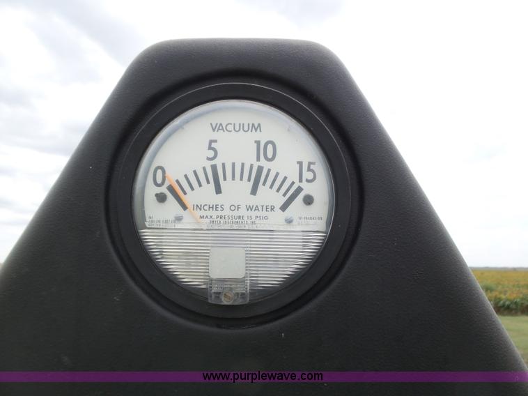 image for item DA4500 1998 John Deere 1700 Max Emerge Plus Vacumeter no-till planter