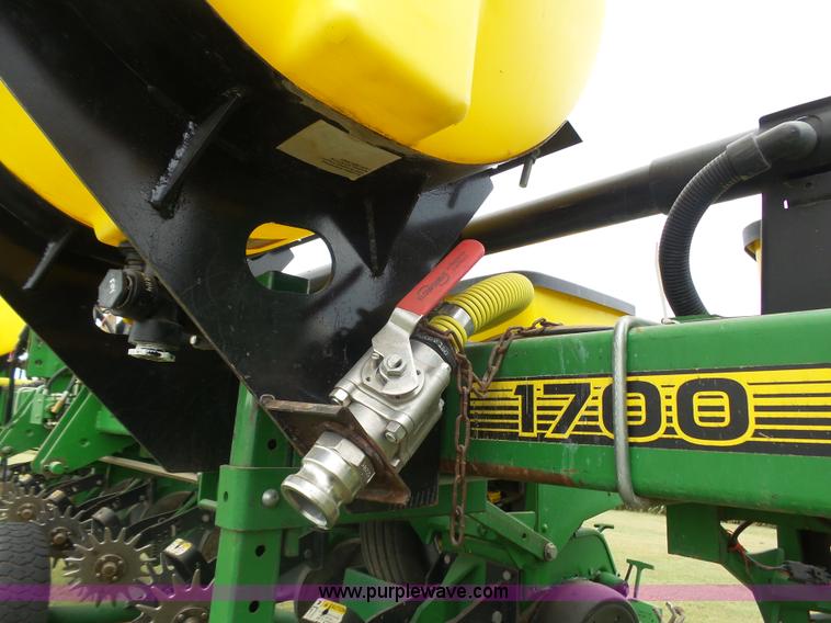 image for item DA4500 1998 John Deere 1700 Max Emerge Plus Vacumeter no-till planter