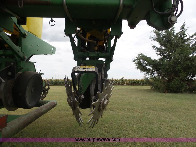 image for item DA4500 1998 John Deere 1700 Max Emerge Plus Vacumeter no-till planter