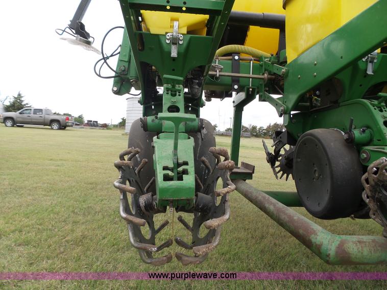 image for item DA4500 1998 John Deere 1700 Max Emerge Plus Vacumeter no-till planter