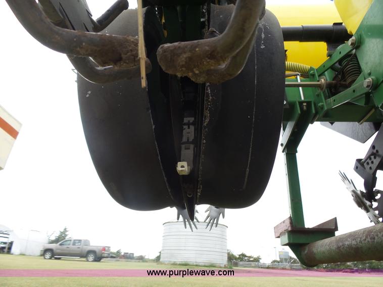 image for item DA4500 1998 John Deere 1700 Max Emerge Plus Vacumeter no-till planter