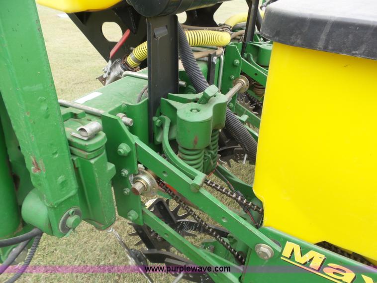 image for item DA4500 1998 John Deere 1700 Max Emerge Plus Vacumeter no-till planter