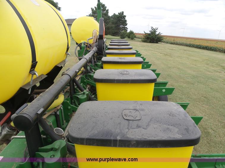 image for item DA4500 1998 John Deere 1700 Max Emerge Plus Vacumeter no-till planter