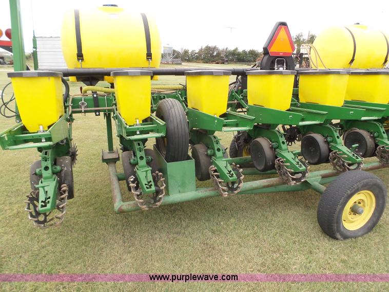 image for item DA4500 1998 John Deere 1700 Max Emerge Plus Vacumeter no-till planter
