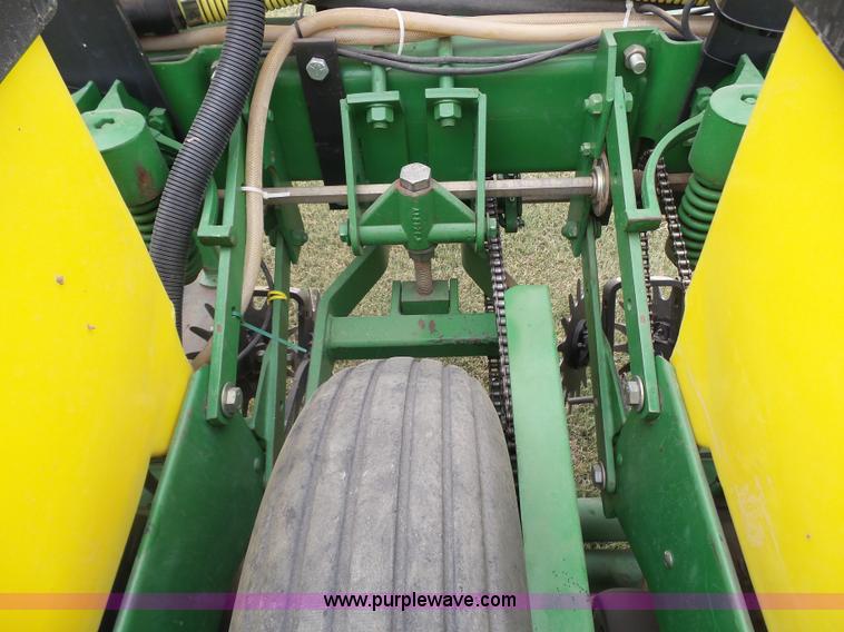 image for item DA4500 1998 John Deere 1700 Max Emerge Plus Vacumeter no-till planter