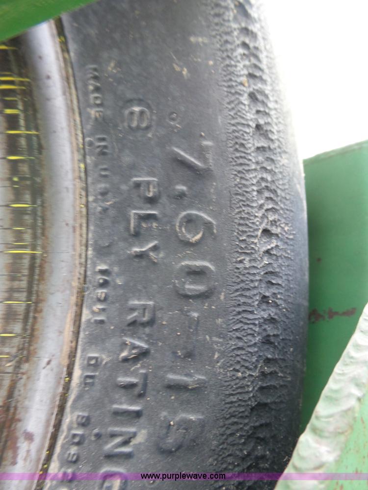 image for item DA4500 1998 John Deere 1700 Max Emerge Plus Vacumeter no-till planter