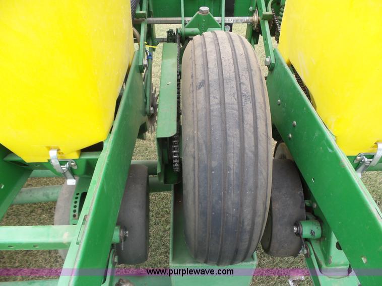 image for item DA4500 1998 John Deere 1700 Max Emerge Plus Vacumeter no-till planter