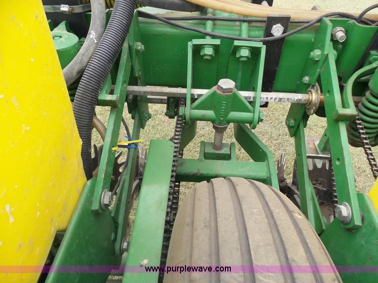 image for item DA4500 1998 John Deere 1700 Max Emerge Plus Vacumeter no-till planter