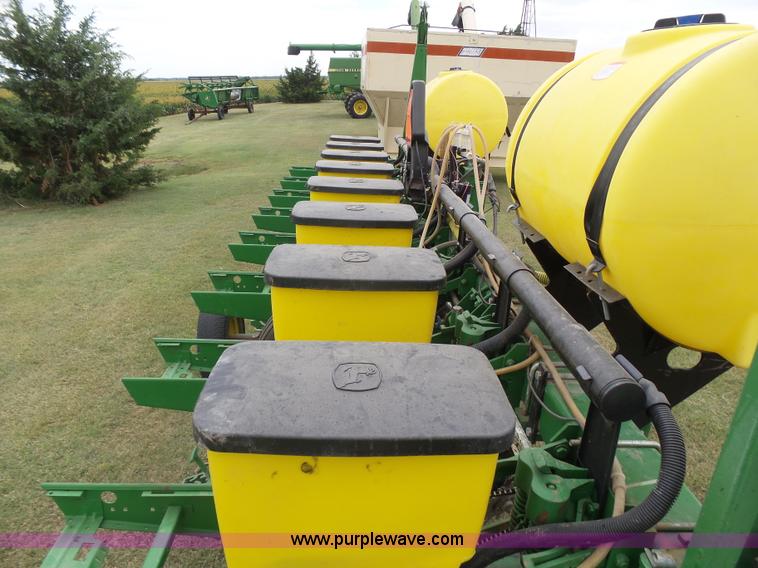 image for item DA4500 1998 John Deere 1700 Max Emerge Plus Vacumeter no-till planter
