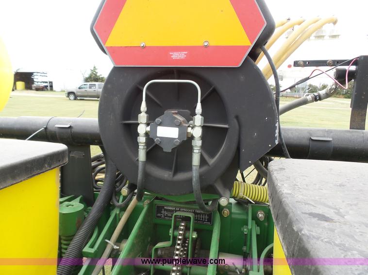 image for item DA4500 1998 John Deere 1700 Max Emerge Plus Vacumeter no-till planter