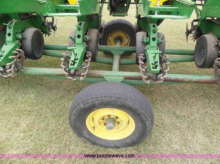 image for item DA4500 1998 John Deere 1700 Max Emerge Plus Vacumeter no-till planter