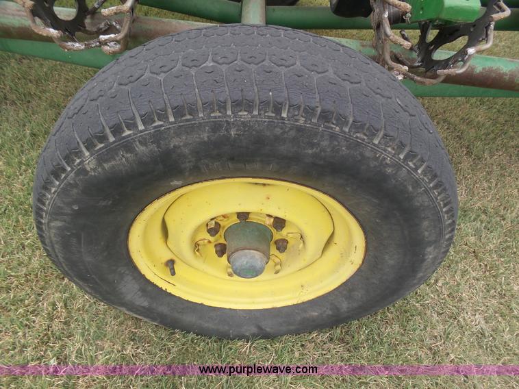 image for item DA4500 1998 John Deere 1700 Max Emerge Plus Vacumeter no-till planter