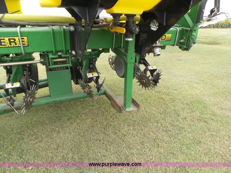 image for item DA4500 1998 John Deere 1700 Max Emerge Plus Vacumeter no-till planter