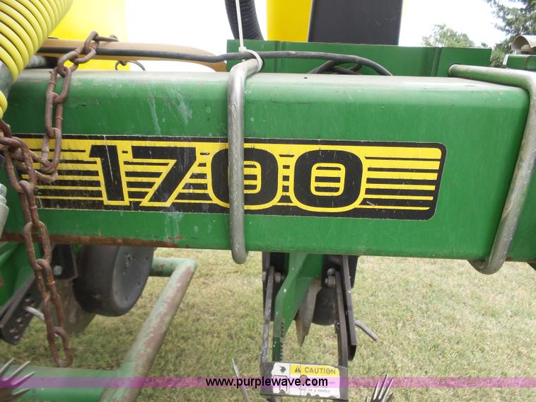 image for item DA4500 1998 John Deere 1700 Max Emerge Plus Vacumeter no-till planter