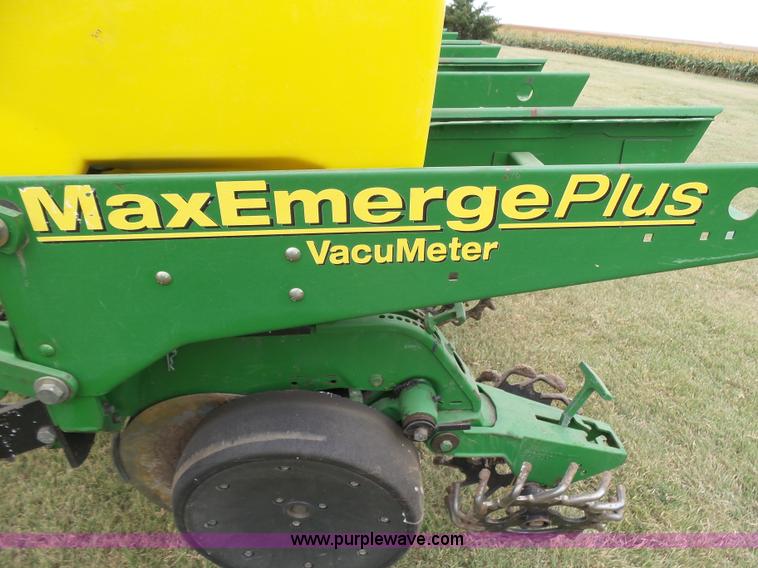 image for item DA4500 1998 John Deere 1700 Max Emerge Plus Vacumeter no-till planter