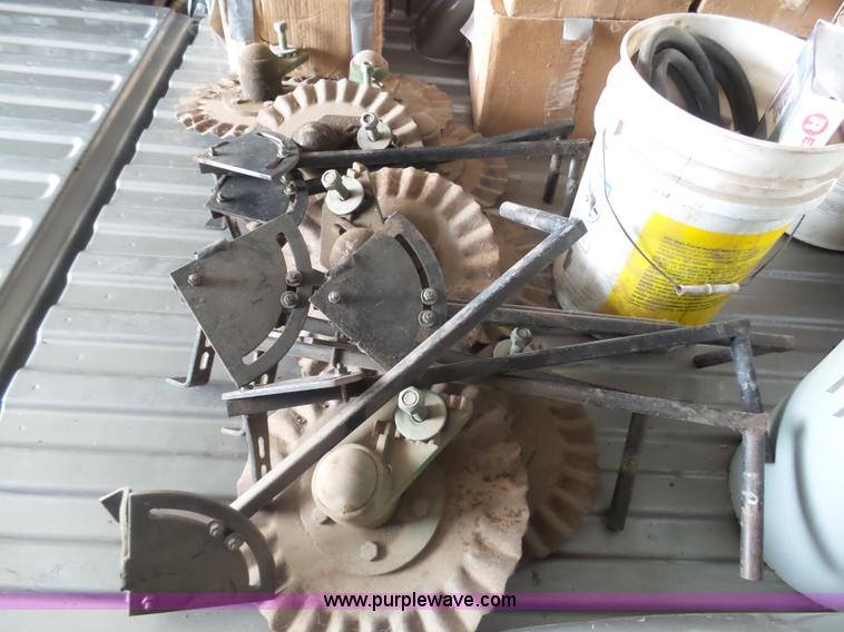 image for item DA4500 1998 John Deere 1700 Max Emerge Plus Vacumeter no-till planter