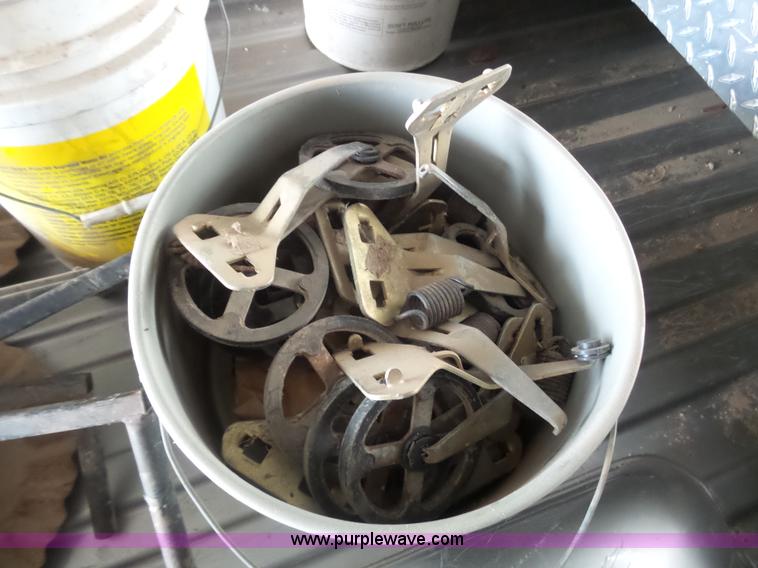 image for item DA4500 1998 John Deere 1700 Max Emerge Plus Vacumeter no-till planter