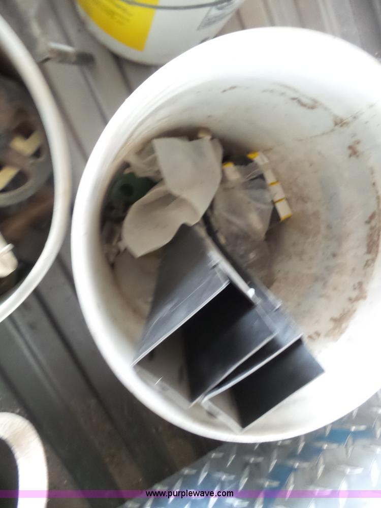 image for item DA4500 1998 John Deere 1700 Max Emerge Plus Vacumeter no-till planter