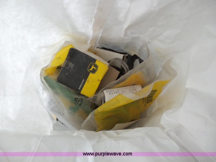 image for item DA4500 1998 John Deere 1700 Max Emerge Plus Vacumeter no-till planter