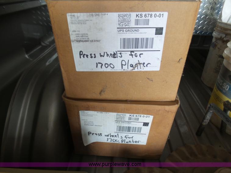 image for item DA4500 1998 John Deere 1700 Max Emerge Plus Vacumeter no-till planter