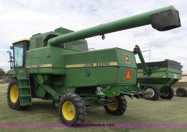 image for item DA4503 1982 John Deere 7720 combine
