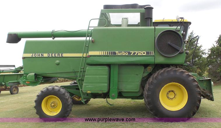image for item DA4503 1982 John Deere 7720 combine