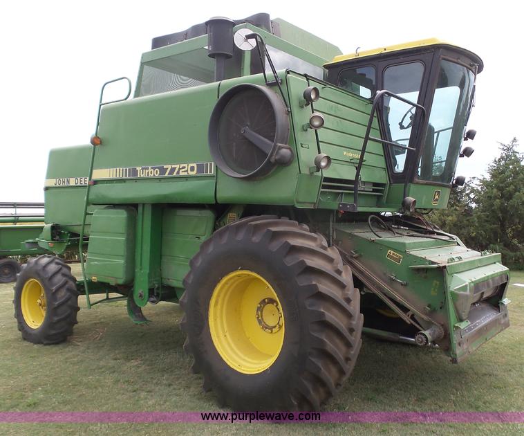 image for item DA4503 1982 John Deere 7720 combine