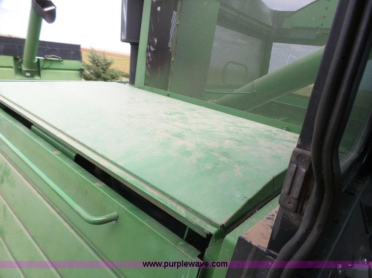 image for item DA4503 1982 John Deere 7720 combine