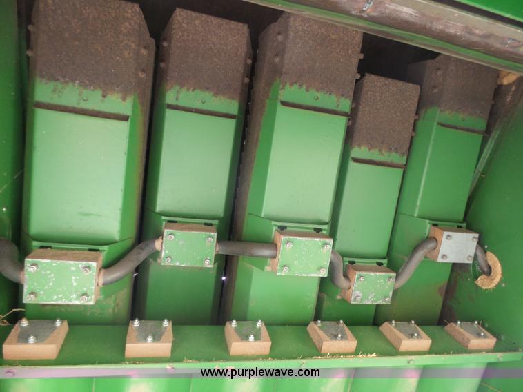 image for item DA4503 1982 John Deere 7720 combine