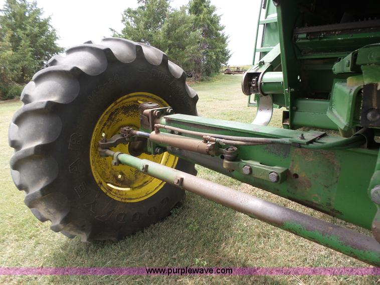 image for item DA4503 1982 John Deere 7720 combine
