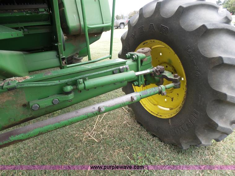 image for item DA4503 1982 John Deere 7720 combine