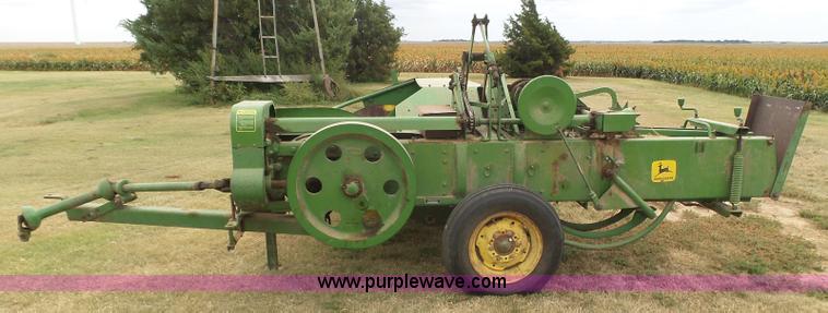 image for item DA4512 John Deere 24T small square baler