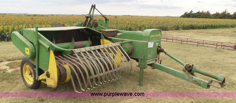 image for item DA4512 John Deere 24T small square baler