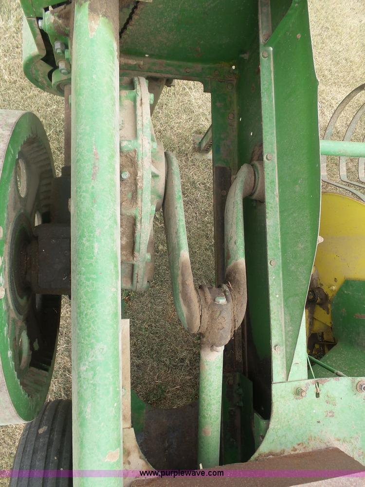 image for item DA4512 John Deere 24T small square baler