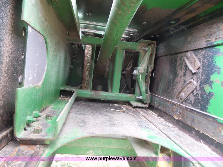 image for item DA4512 John Deere 24T small square baler